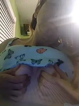 Snapshot of 1988beth chatting on October 16, 2025, 12:30 am 1988beth online show from October 16, 2025, 12:30 am