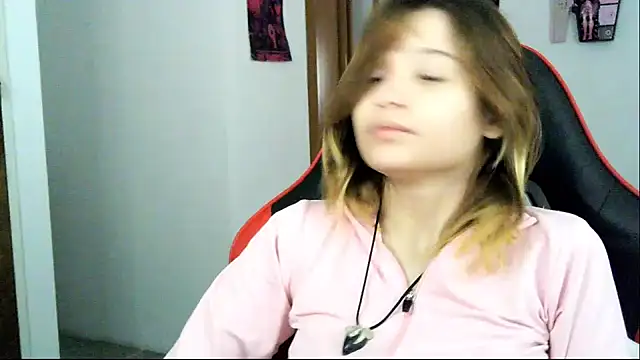 Snapshot of EmuOtori chatting on February 1, 2026, 12:14 pm EmuOtori online show from February 1, 2026, 12:14 pm