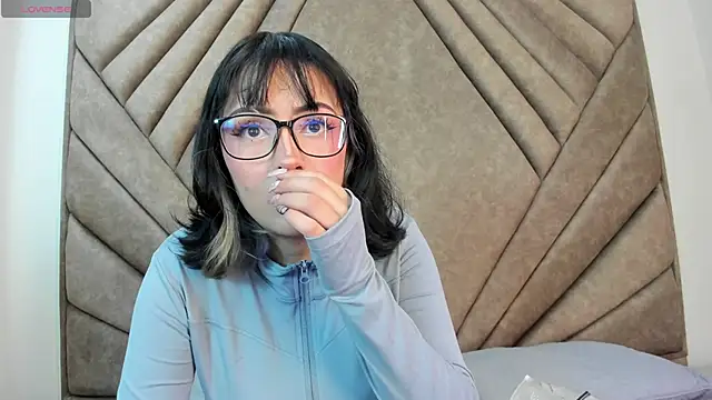 Snapshot of Mythical_Girl chatting on October 16, 2025, 7:33 pm Mythical Girl online show from October 16, 2025, 7:33 pm