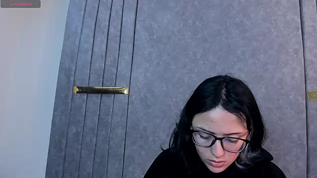 Snapshot of Mythical_Girl chatting on October 18, 2025, 1:35 pm Mythical Girl online show from October 18, 2025, 1:35 pm