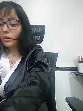 Snapshot of Mythical_Girl chatting on October 31, 2025, 3:14 am Mythical Girl online show from October 31, 2025, 3:14 am