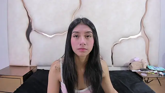 Mia clark18 online show from December 4, 2025, 6:18 pm