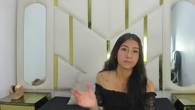 Mia clark18 online show from November 30, 2025, 4:19 pm