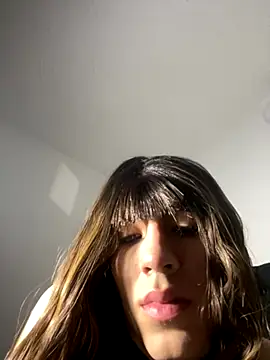 SiaraRealist online show from November 15, 2025, 8:24 pm