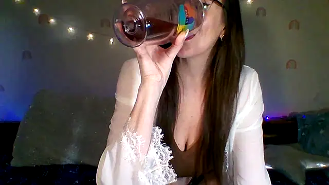 easy briezy online show from February 11, 2026, 6:35 am