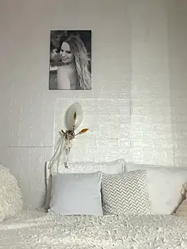 Snapshot of MIRAA_LUV chatting on October 25, 2025, 7:36 pm MIRAA LUV online show from October 25, 2025, 7:36 pm