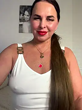 Snapshot of MIRAA_LUV chatting on November 2, 2025, 5:40 pm MIRAA LUV online show from November 2, 2025, 5:40 pm