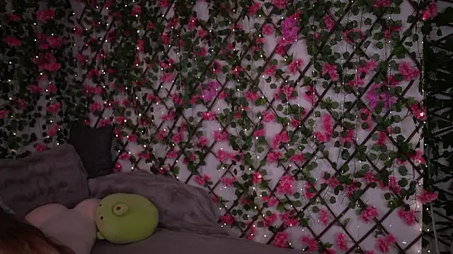 Petite Polly online show from February 22, 2026, 6:09 pm