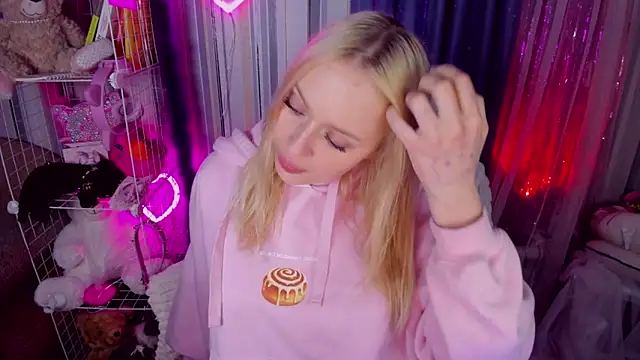 CeaneLino online show from April 9, 2026, 4:57 pm