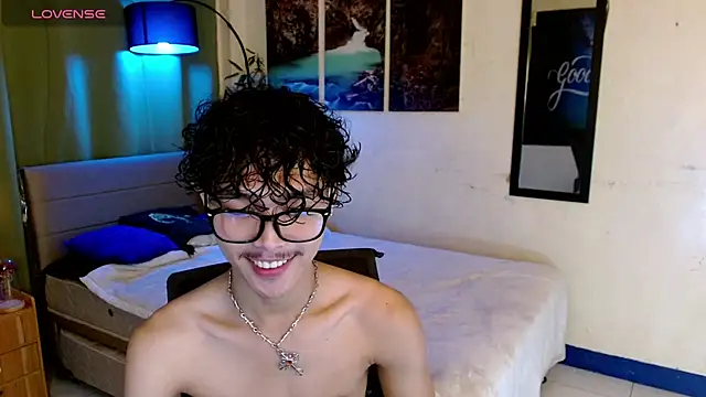 AsianCarl online show from November 5, 2025, 1:14 pm