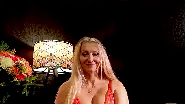 Snapshot of LeticiaReys chatting on October 20, 2025, 6:30 pm LeticiaReys online show from October 20, 2025, 6:30 pm