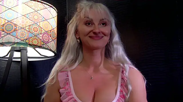 LeticiaReys online show from March 11, 2026, 2:00 pm