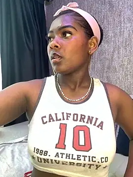 Snapshot of KarinaFlowers_ chatting on November 14, 2025, 12:20 pm KarinaFlowers online show from November 14, 2025, 12:20 pm