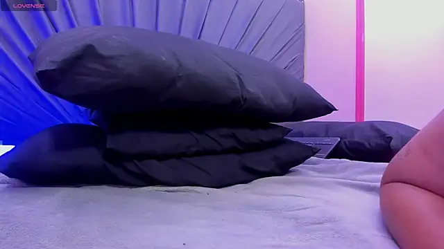 saray-Rousse online show from November 6, 2025, 5:11 am