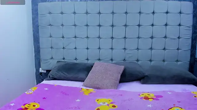 saray-Rousse online show from November 26, 2025, 3:01 pm