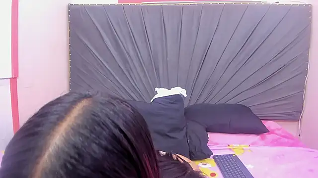 saray-Rousse online show from October 10, 2025, 2:56 am