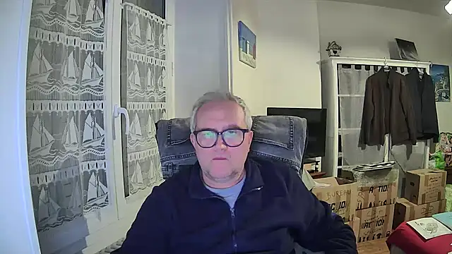 macdut67 online show from February 17, 2026, 2:20 am