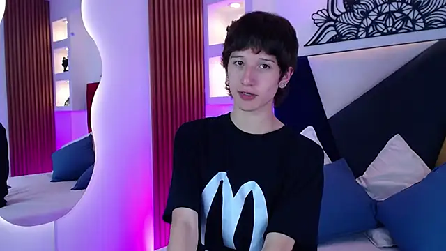 Snapshot of Emo_Boy_ chatting on February 18, 2026, 8:38 pm Emo Boy online show from February 18, 2026, 8:38 pm