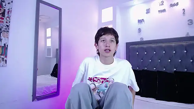 Snapshot of Emo_Boy_ chatting on January 18, 2026, 8:23 pm Emo Boy online show from January 18, 2026, 8:23 pm