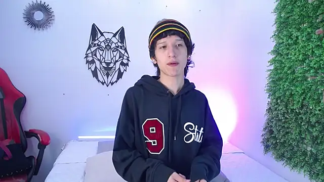 Emo Boy  online show from December 4, 2025, 12:26 pm