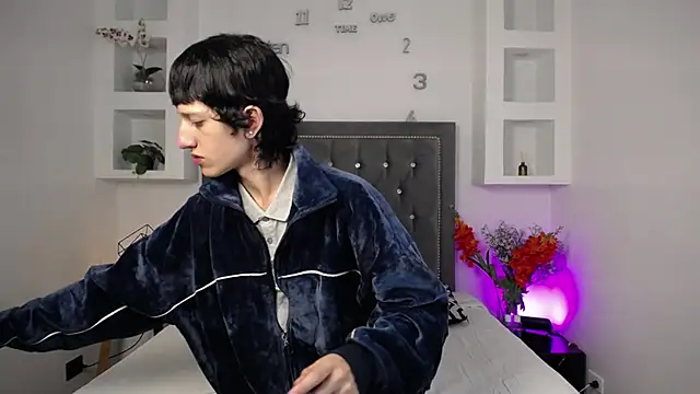 Emo Boy  online show from December 5, 2025, 3:49 am