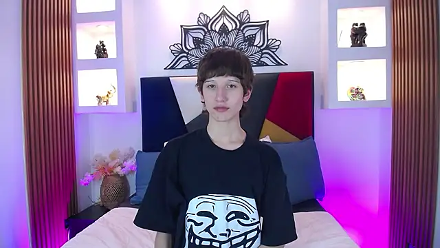 Snapshot of Emo_Boy_ chatting on February 28, 2026, 8:08 pm Emo Boy online show from February 28, 2026, 8:08 pm