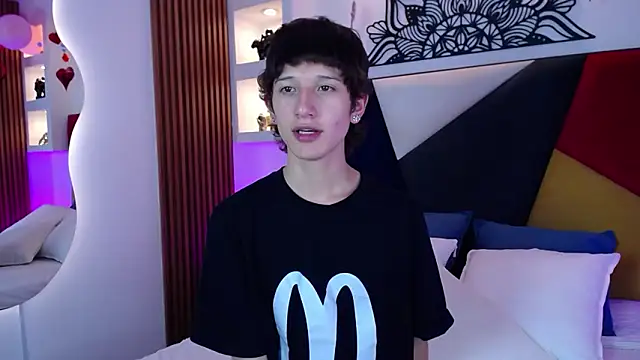 Snapshot of Emo_Boy_ chatting on February 17, 2026, 8:06 pm Emo Boy online show from February 17, 2026, 8:06 pm