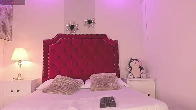 Sara Collinss  online show from November 2, 2025, 11:15 am