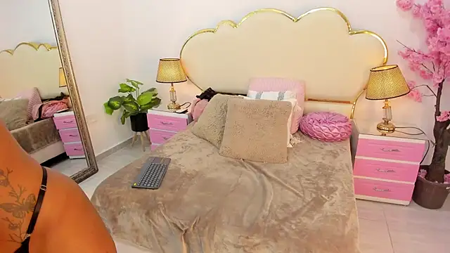  NinaFox  online show from July 14, 2026, 8:48 pm