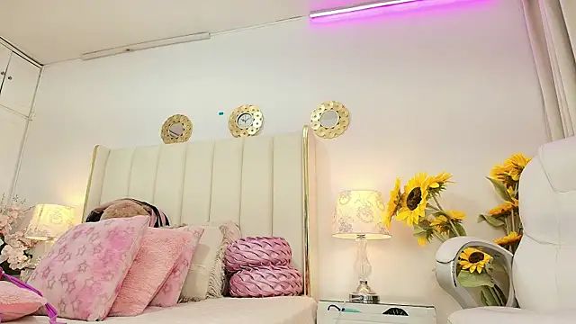  NinaFox  online show from July 9, 2026, 3:51 am