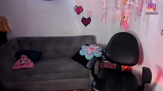 Emilycollei online show from March 24, 2026, 6:19 pm