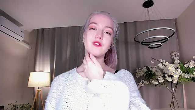 TinaStevenson online show from October 21, 2025, 9:47 pm