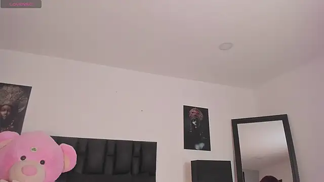 SaradaParker online show from April 1, 2026, 4:37 pm