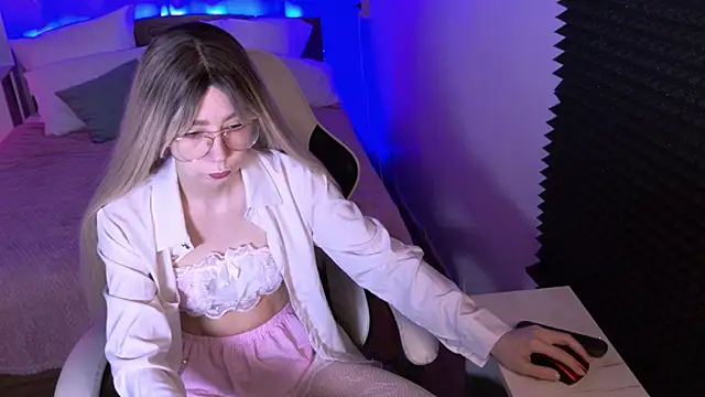 sofiisun online show from November 10, 2025, 2:05 am