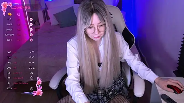 sofiisun online show from October 30, 2025, 2:21 am