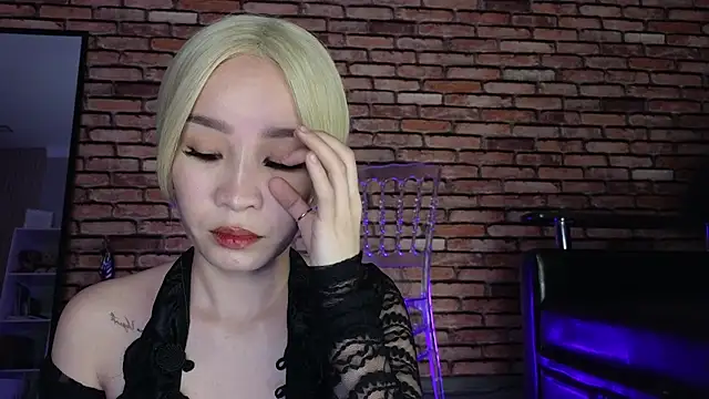 saya li1 online show from October 14, 2025, 11:47 pm