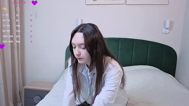 SylviaHamilton online show from November 5, 2025, 6:22 pm