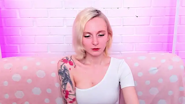 Snapshot of LikiLips chatting on February 27, 2026, 8:36 am LikiLips online show from February 27, 2026, 8:36 am