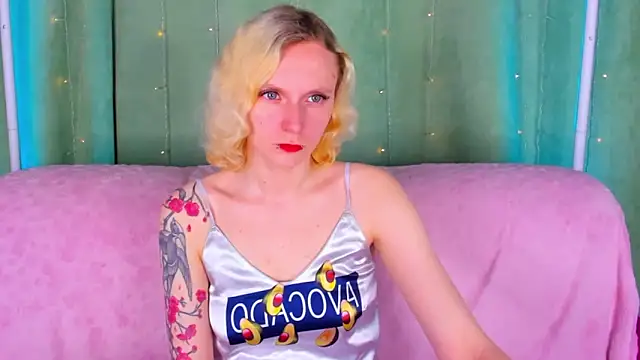 LikiLips online show from June 1, 2026, 1:06 am