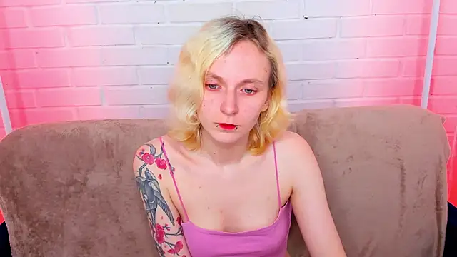 LikiLips online show from May 19, 2026, 12:59 am