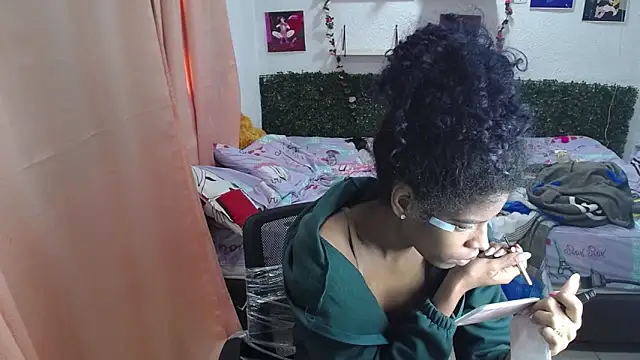 Snapshot of thianahorny chatting on May 15, 2026, 1:31 pm thianahorny online show from May 15, 2026, 1:31 pm
