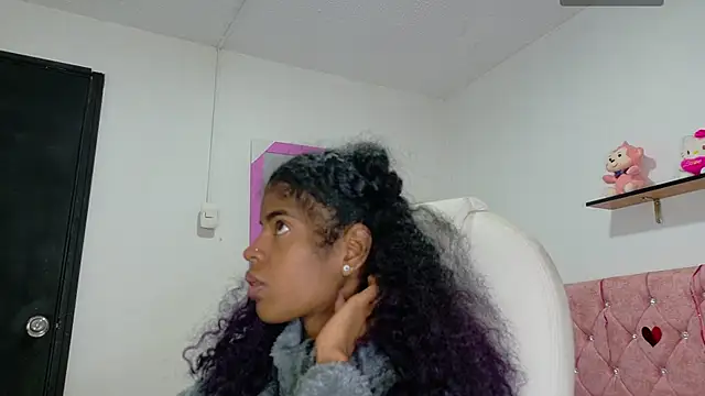 thianahorny online show from March 26, 2026, 12:47 pm