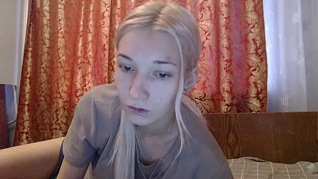 Snapshot of maybe_doll chatting on November 15, 2025, 10:30 am maybe doll online show from November 15, 2025, 10:30 am