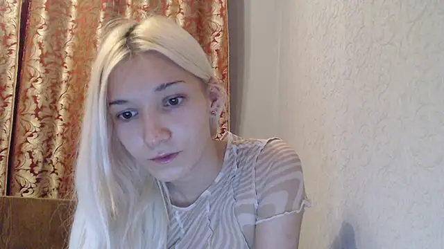 Snapshot of maybe_doll chatting on November 30, 2025, 6:52 pm maybe doll online show from November 30, 2025, 6:52 pm