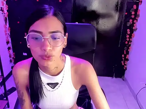 Snapshot of KarlaSlutSkinny__ chatting on February 17, 2026, 9:23 pm KarlaSlutSkinny online show from February 17, 2026, 9:23 pm