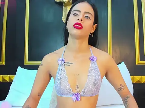 laura maite  online show from November 22, 2025, 12:15 pm