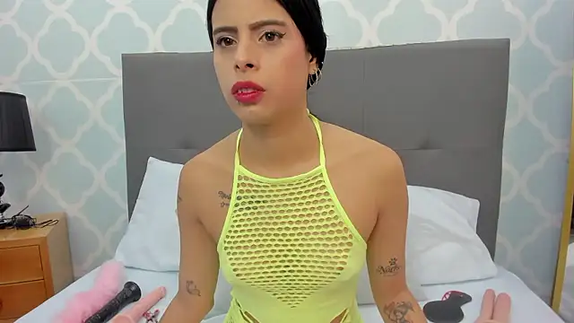 laura maite  online show from January 7, 2026, 12:10 pm