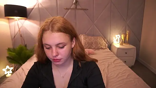 SnowWhiti online show from November 4, 2025, 7:50 pm