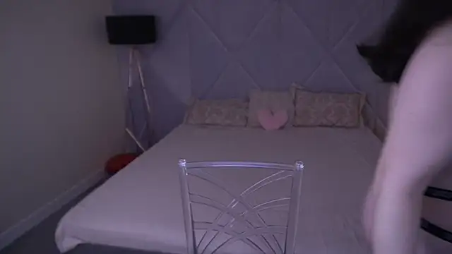 SnowWhiti online show from April 6, 2026, 7:15 pm