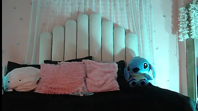 Snapshot of SweetRenata_ chatting on February 3, 2026, 11:26 am SweetRenata online show from February 3, 2026, 11:26 am